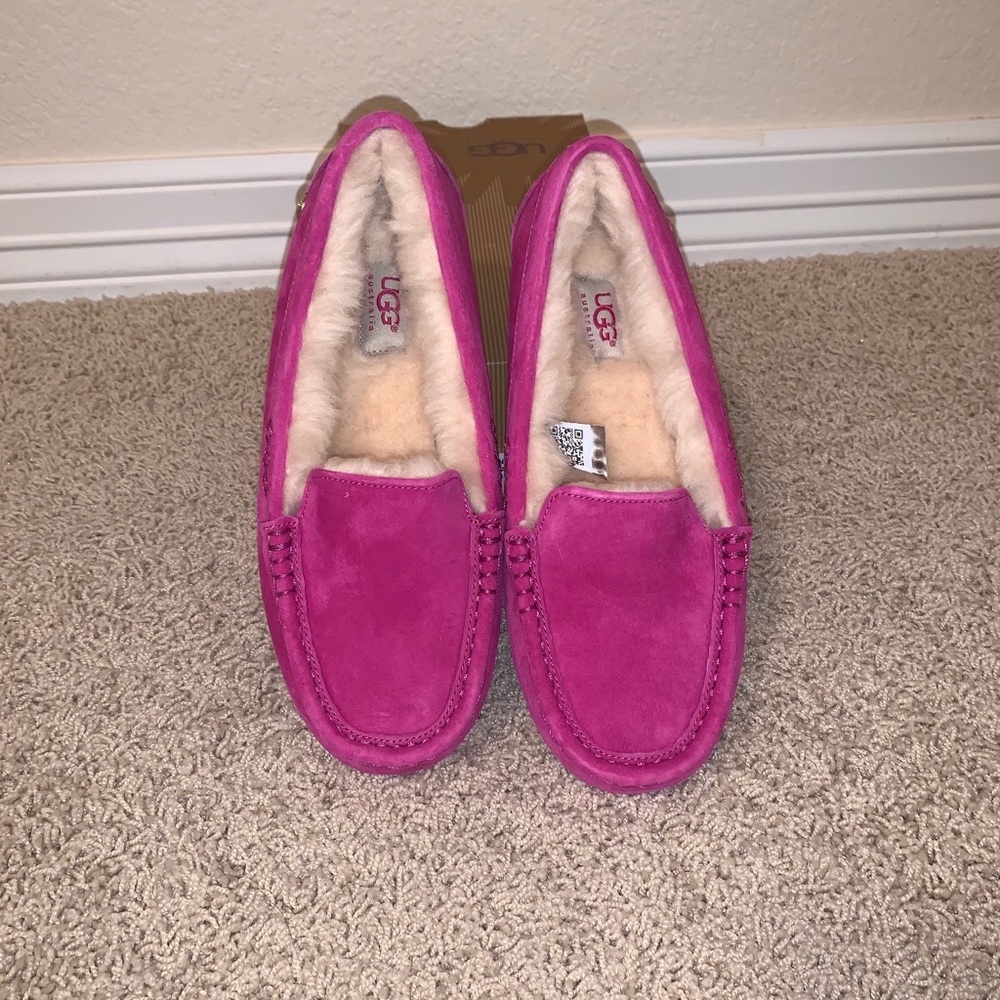🔥Hot Pink UGG slippers - NWT